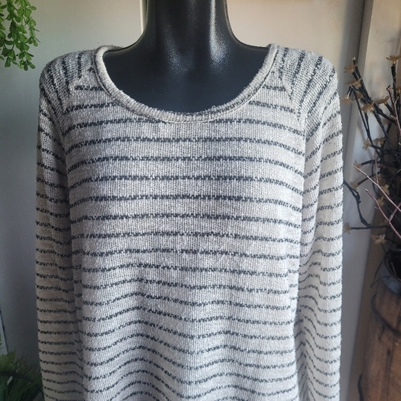 Suzy Shier Cream and Black Striped Long Sleeve Top M - Picture 2 of 6